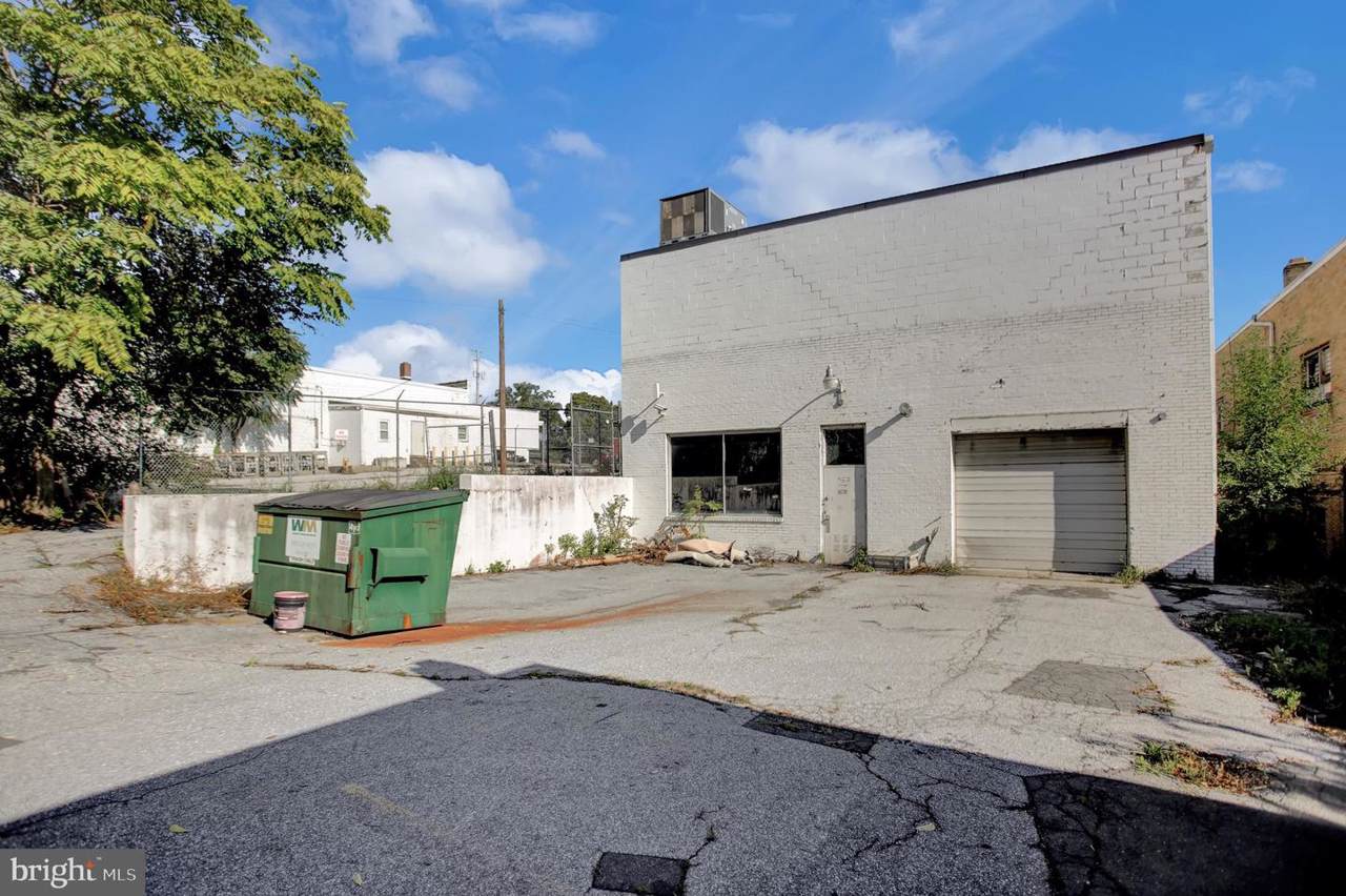 2515 Paxton Street - Photo 1