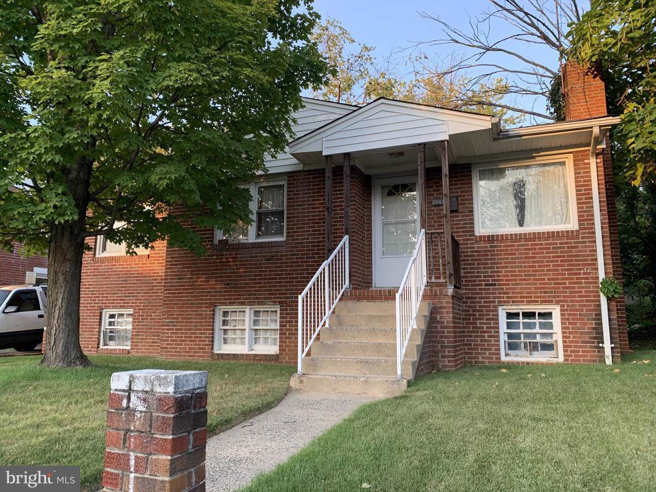 2141 Oxford Street - Photo 1