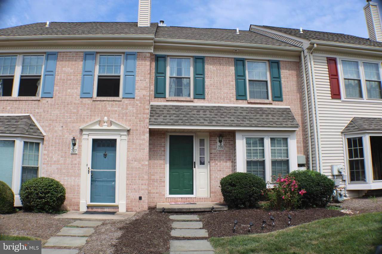 206 Pinetree Court - Photo 1