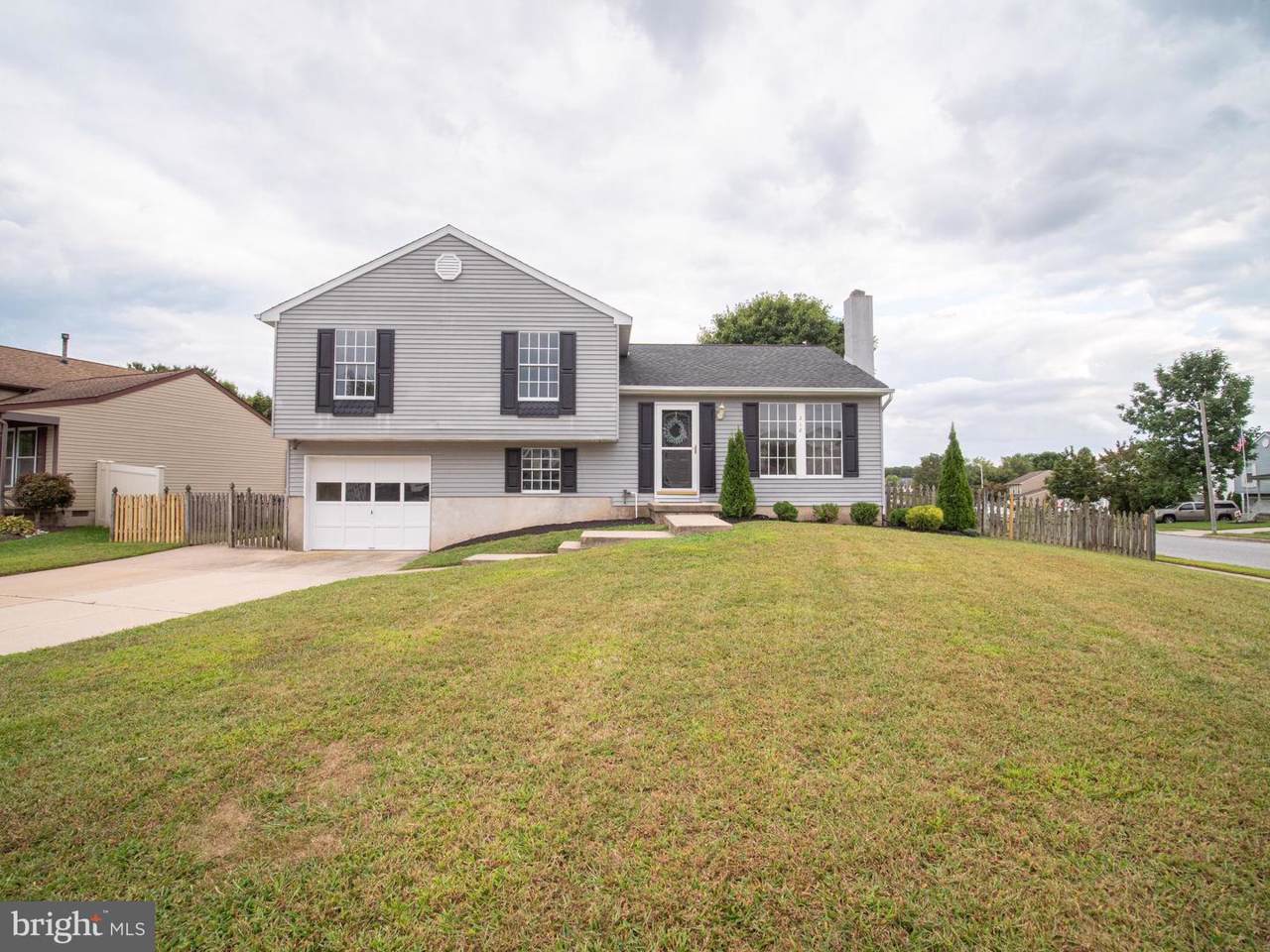 218 Glasgow Road - Photo 1