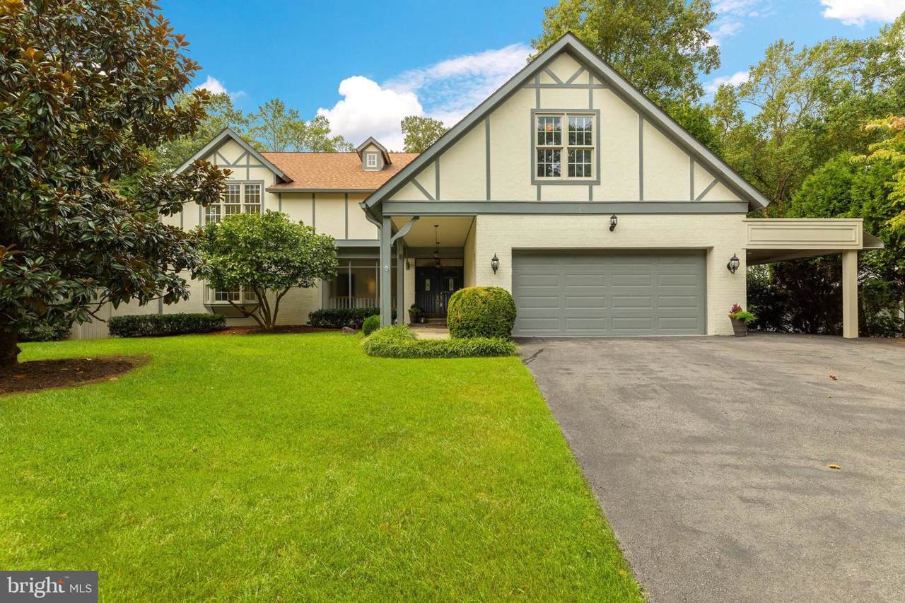 1515 Highwood Drive - Photo 1