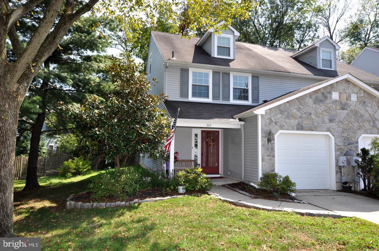 305 Hazelwood Lane - Photo 1