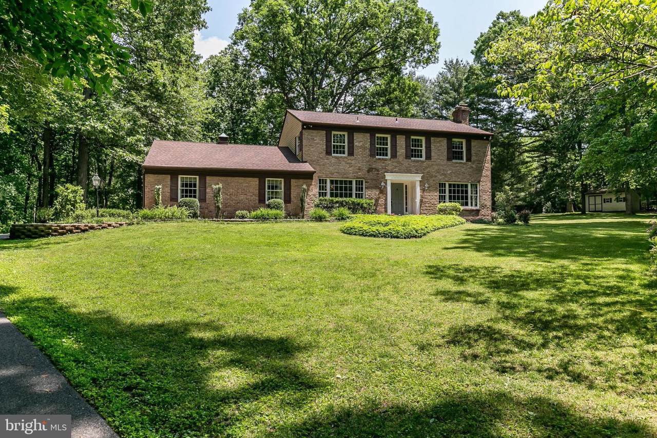 3305 Foxwood Lane - Photo 1