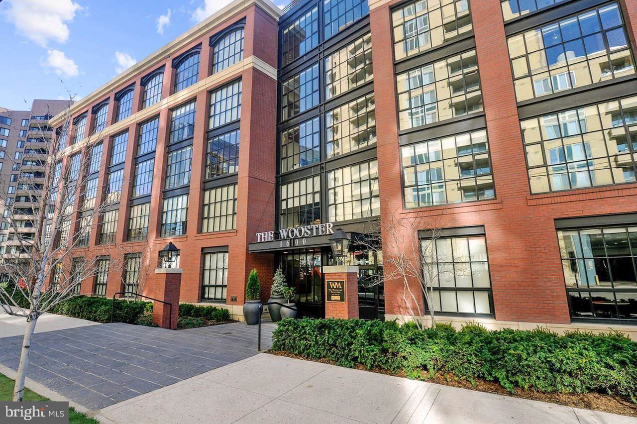 1615 Queen Street - Photo 1