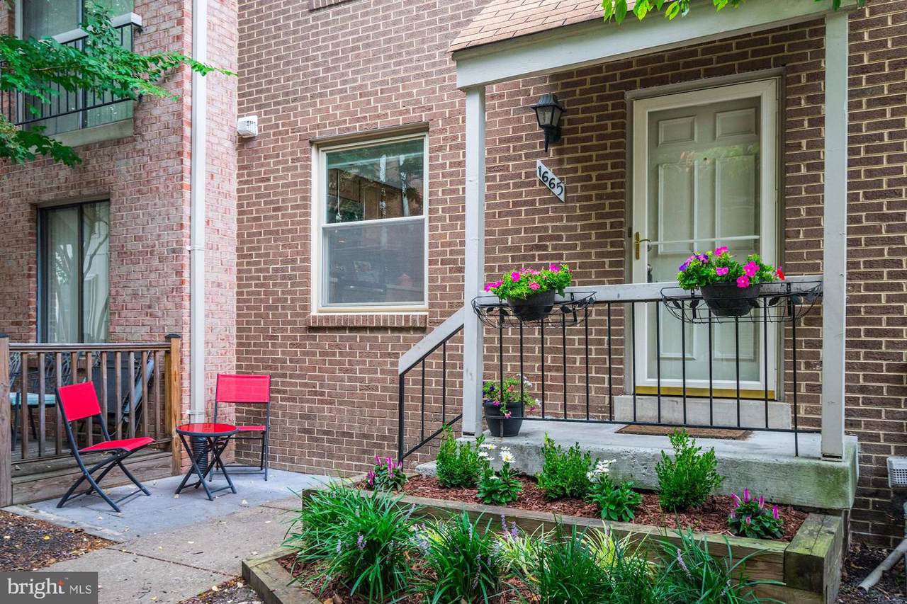 1665 Kenwood Avenue - Photo 1