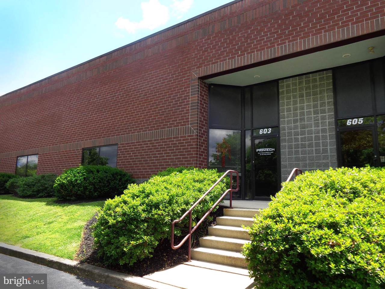 605 Jeffers Circle - Photo 1