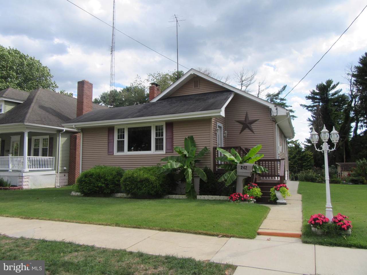 242 Hampton Street - Photo 1