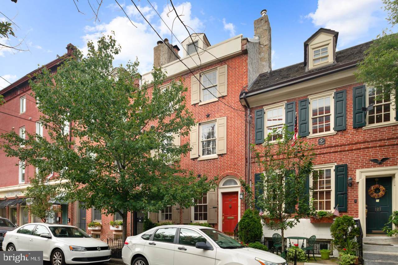 129 Bainbridge Street - Photo 1