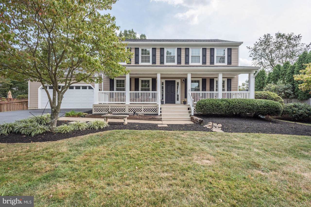 320 D Street - Photo 1