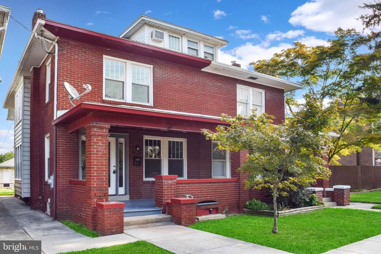 725 Roosevelt Avenue - Photo 1