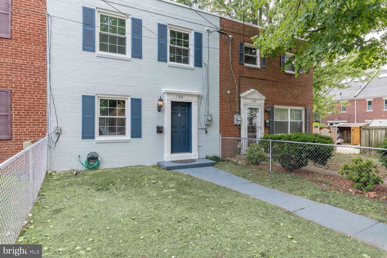 1306 Oronoco Street - Photo 1