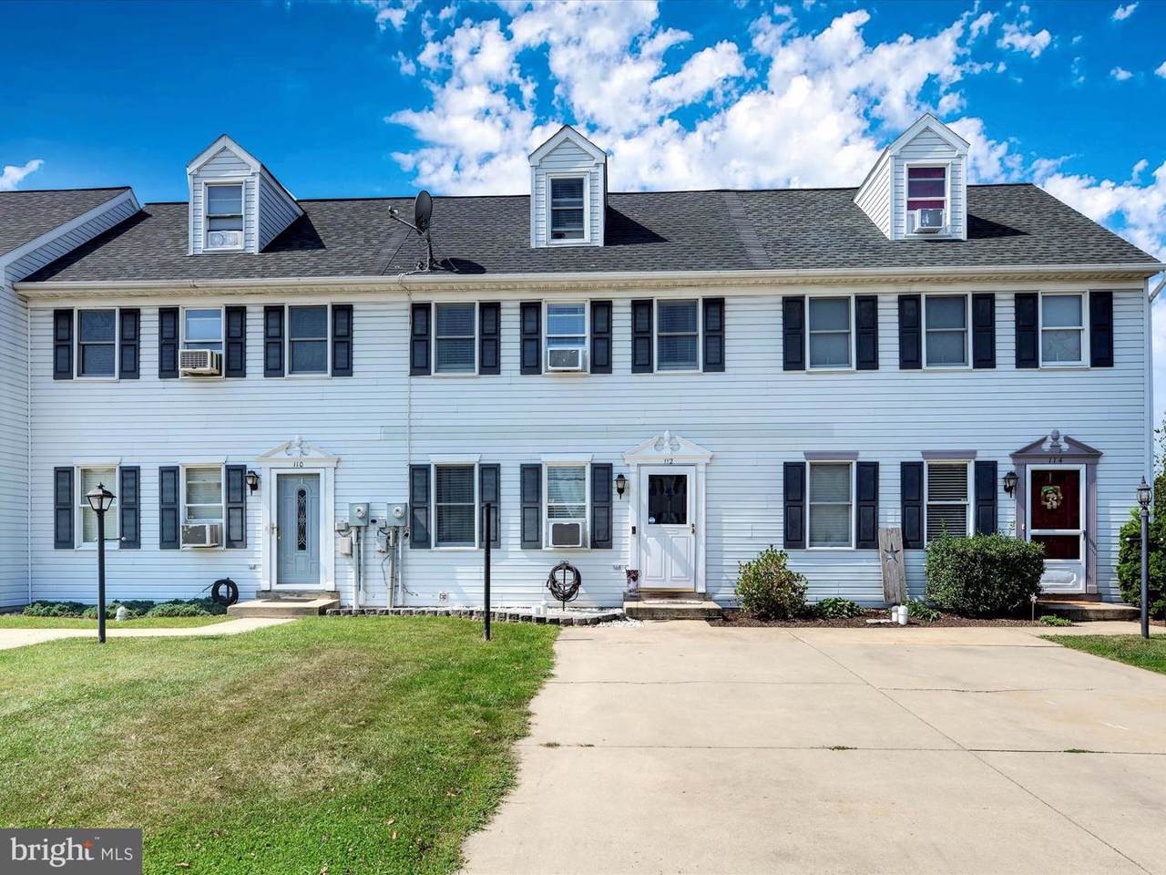 112 Ashley Drive - Photo 1