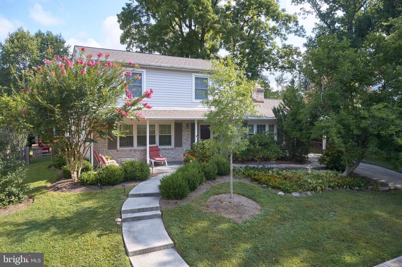 2284 Glenmore Terrace - Photo 1