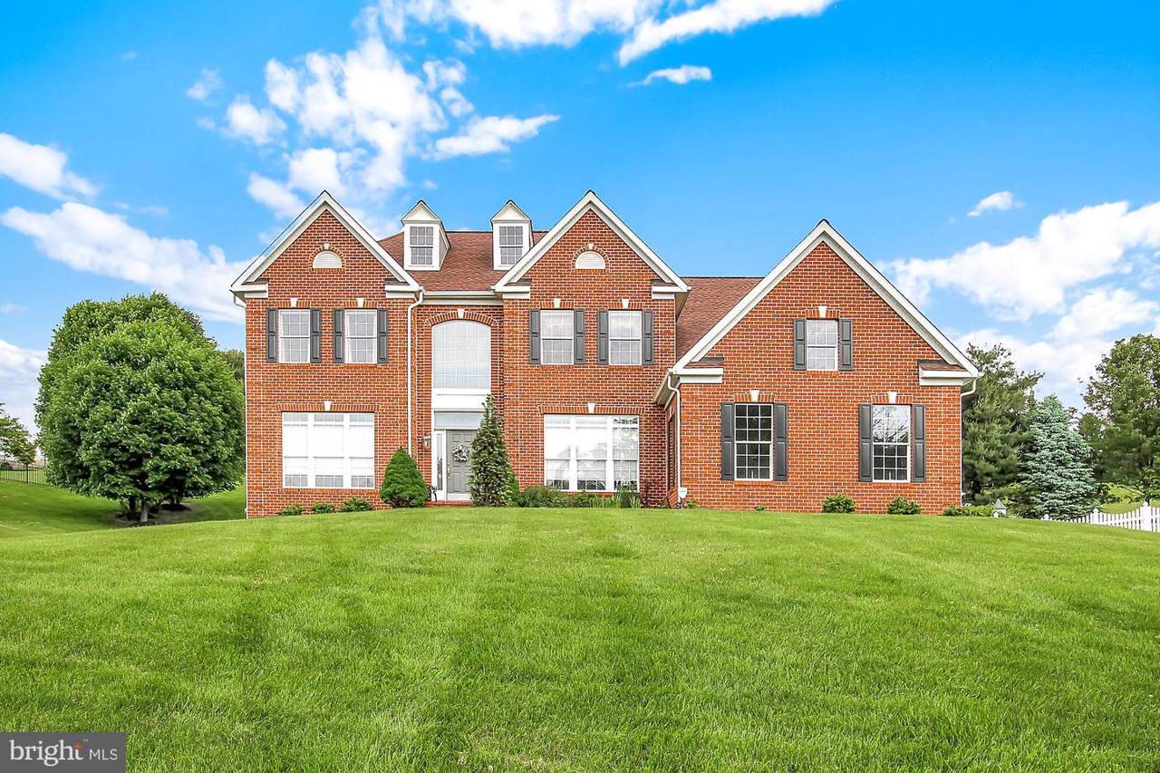 1110 Saddleview Way - Photo 1