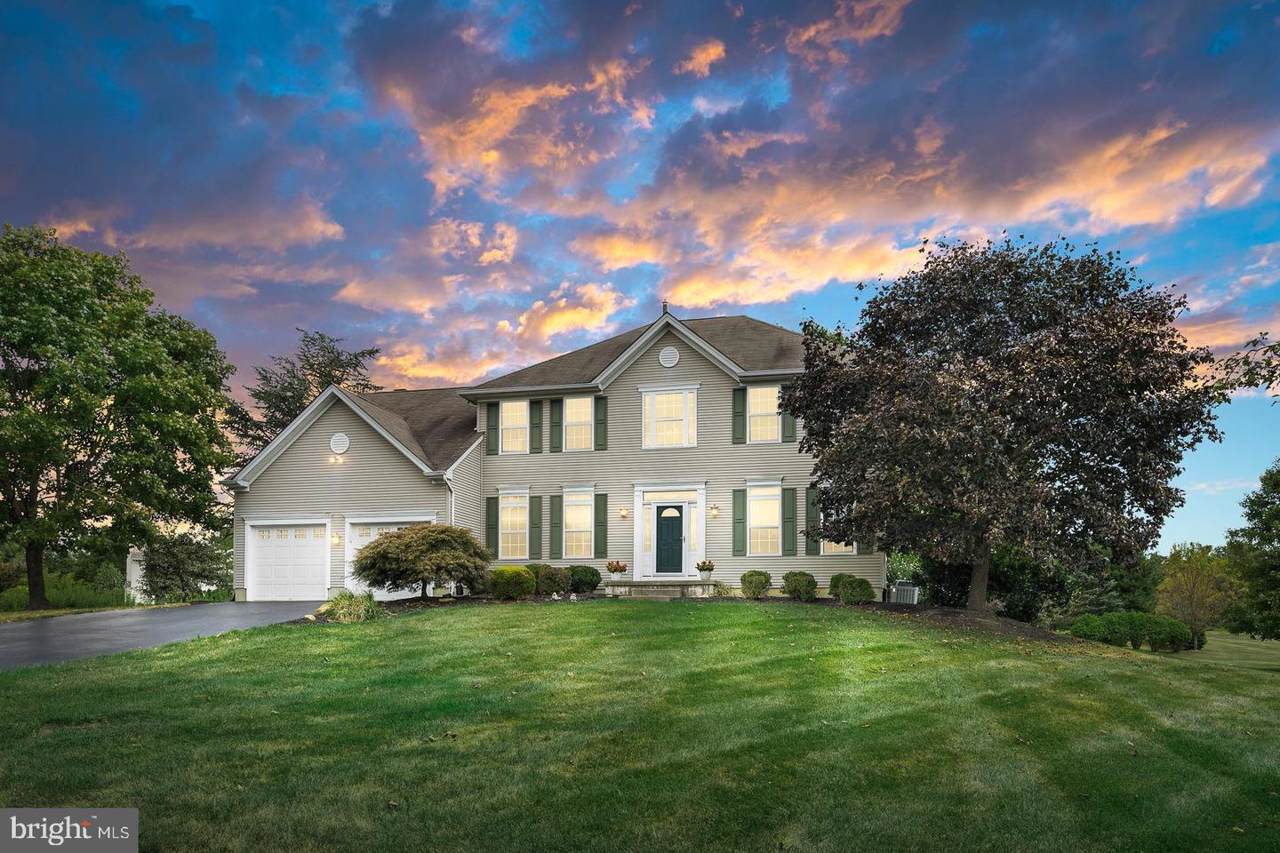 105 Compton Circle - Photo 1