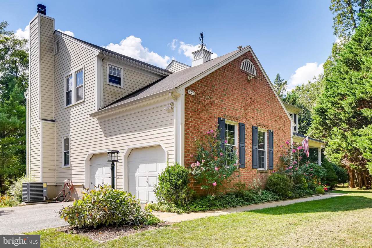 607 Oak Farm Court - Photo 1
