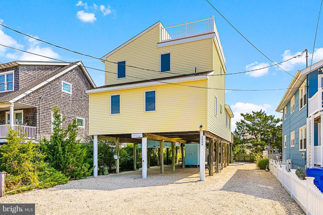 2009 Bay Avenue - Photo 1