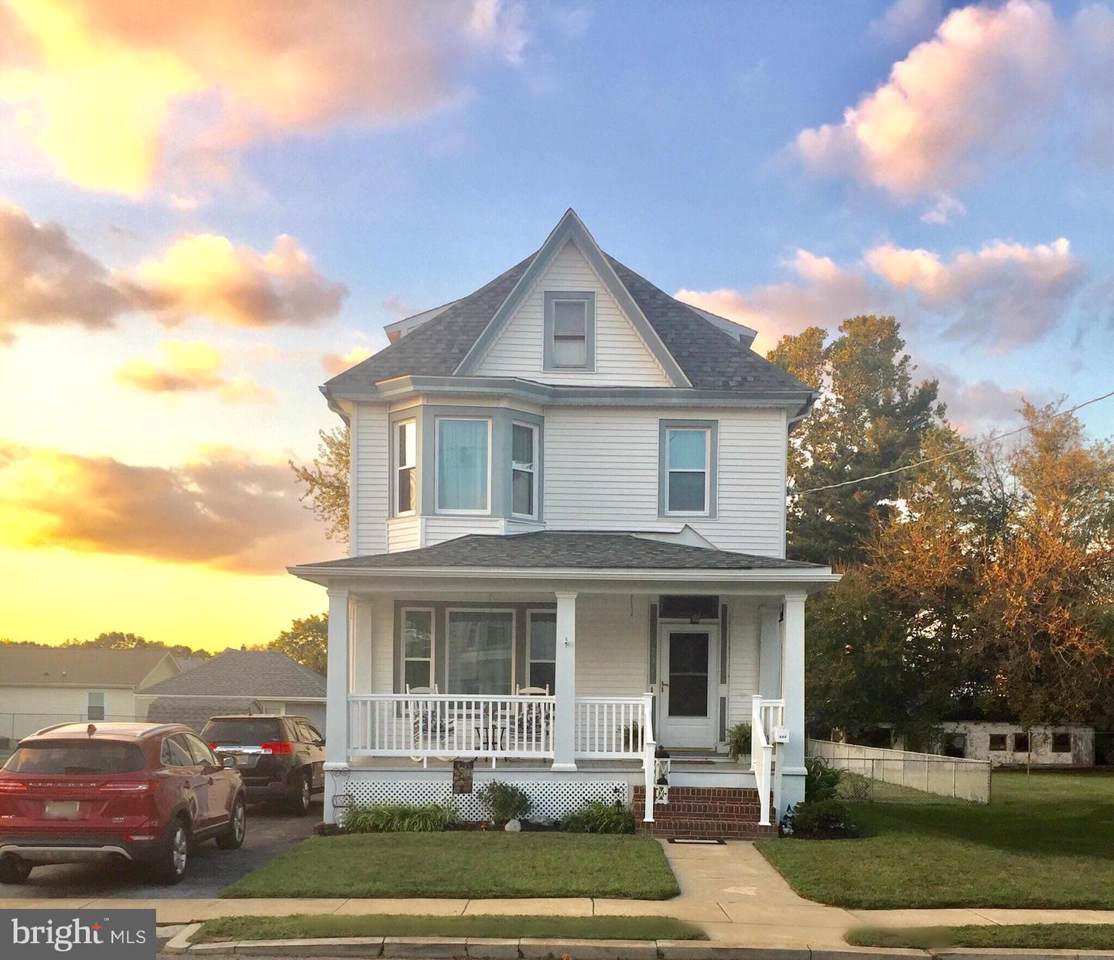 221 Weatherby Avenue - Photo 1