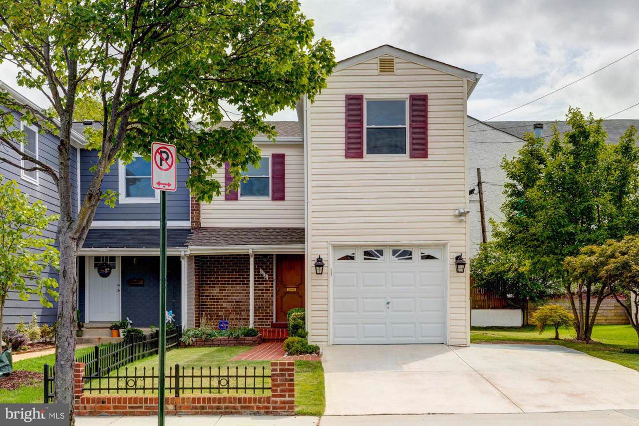 1231 Delafield Place - Photo 1