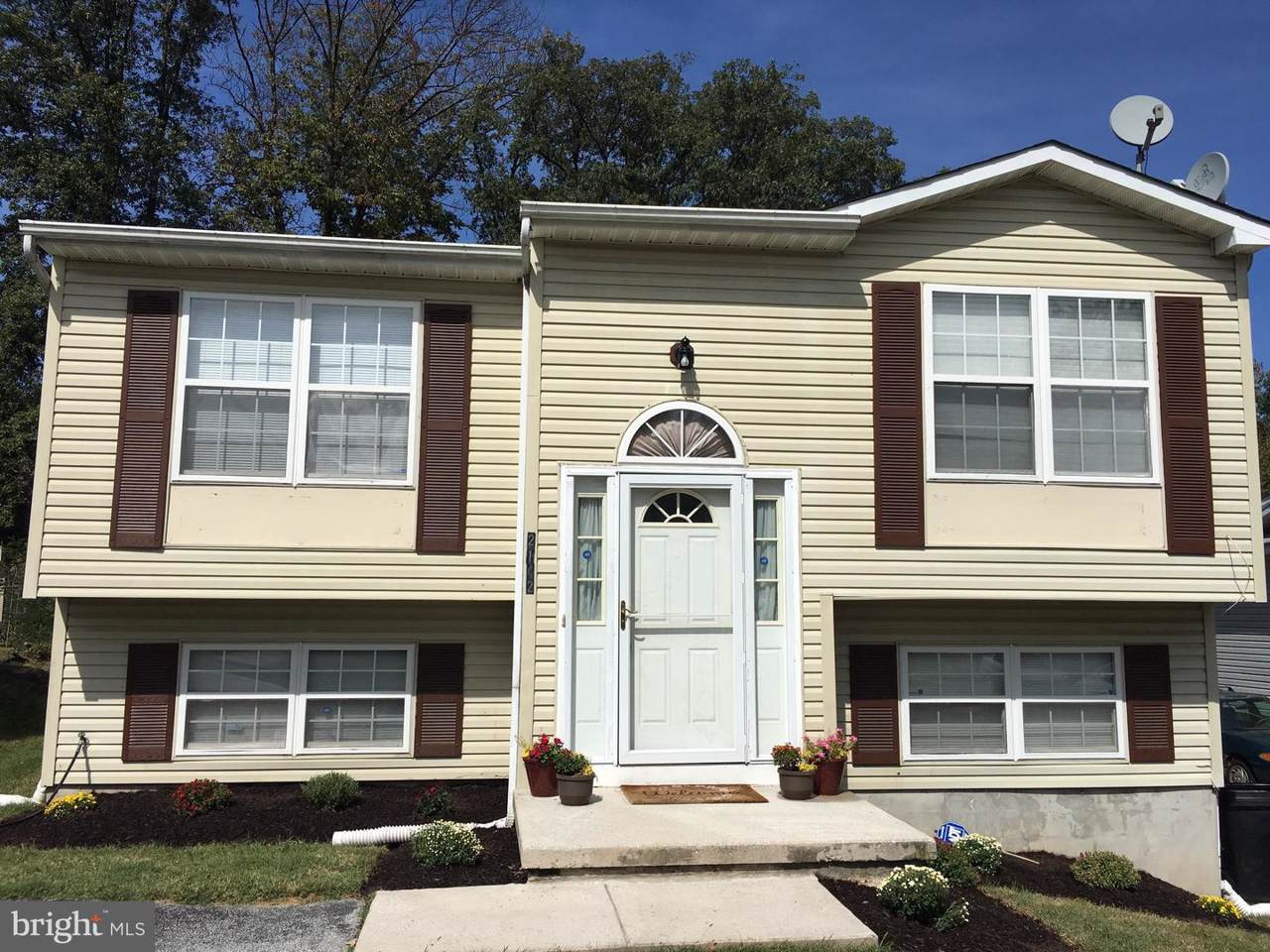 2142 Lorraine Avenue - Photo 1