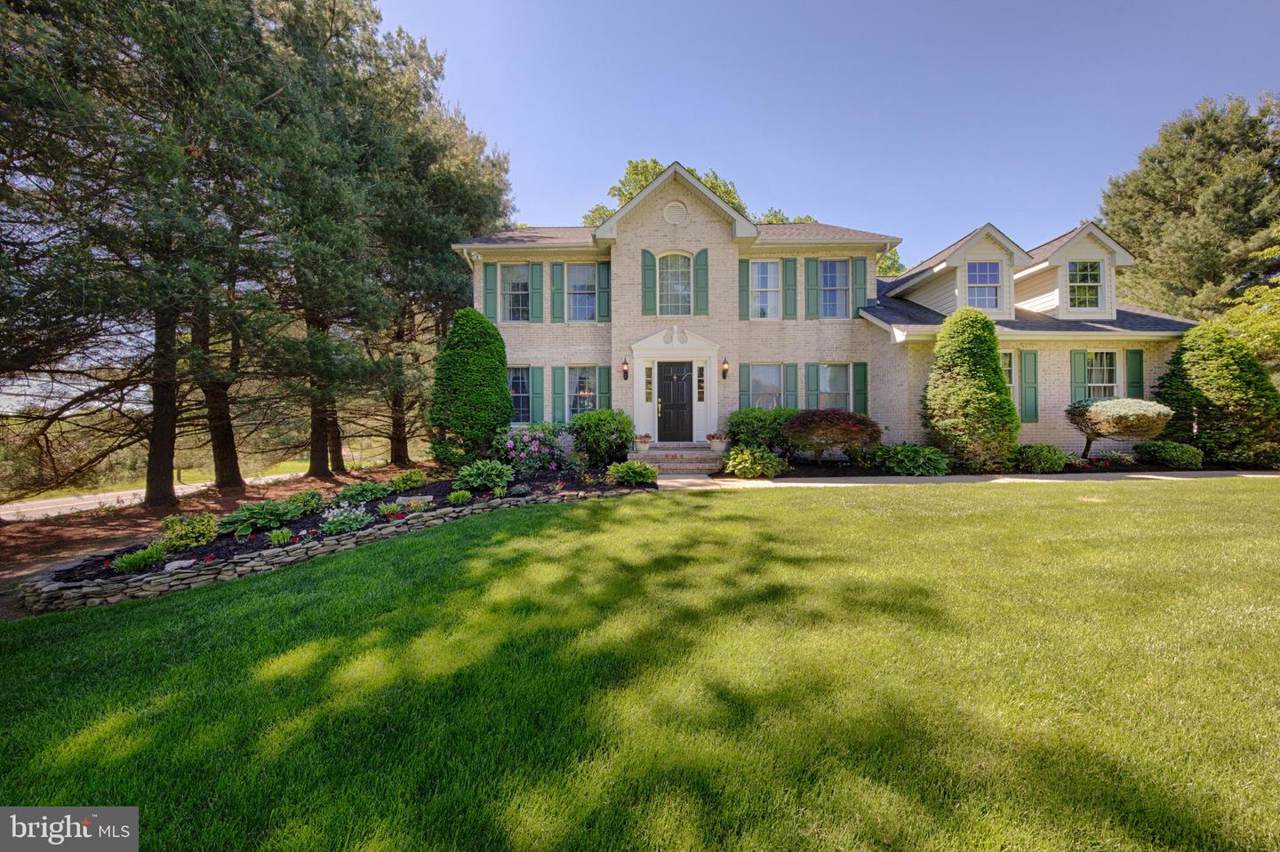 1 Elizabeth Court - Photo 1