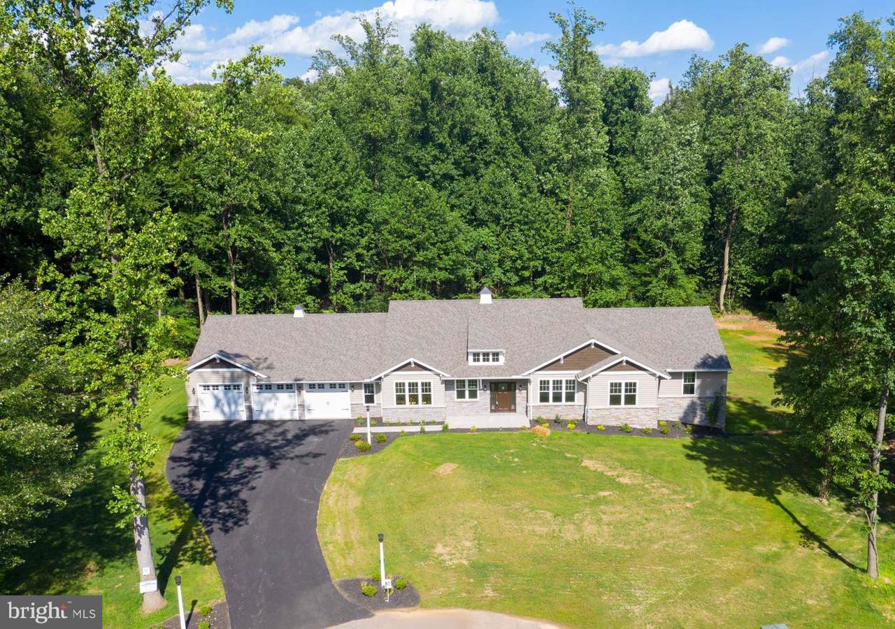 8 Joann Lane - Photo 1