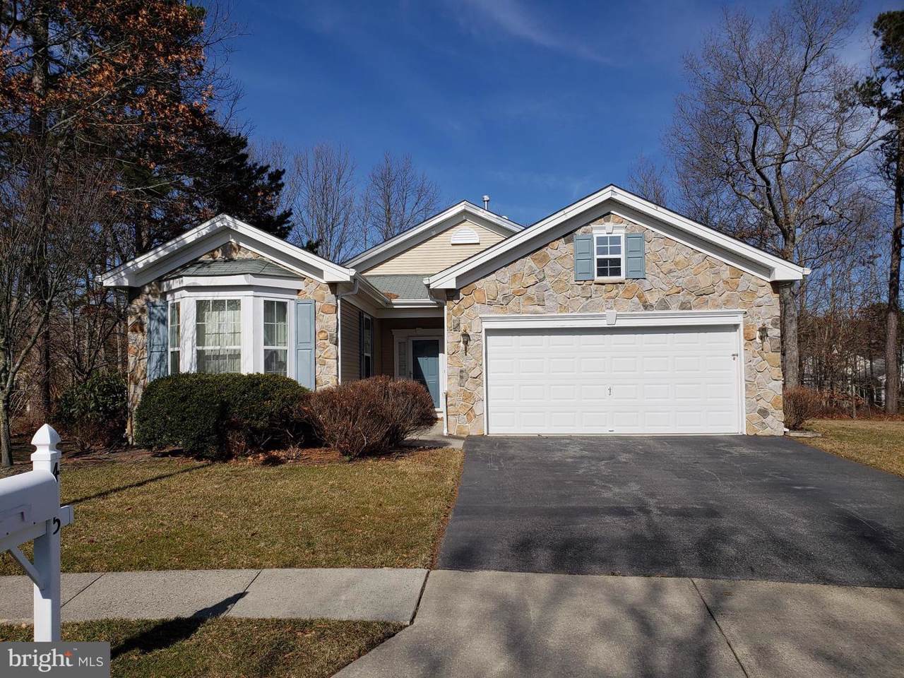 415 Scarborough - Photo 1