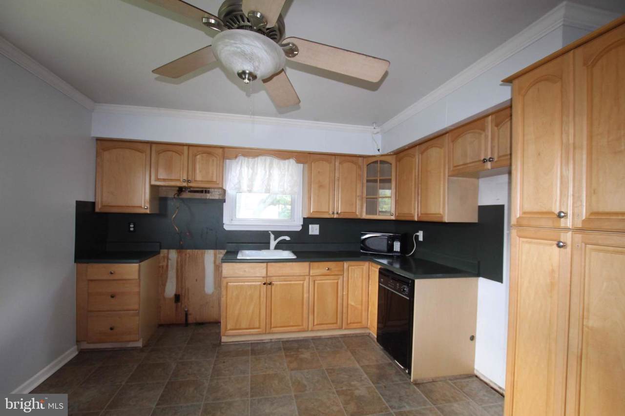 23 Essex Ave - Photo 1