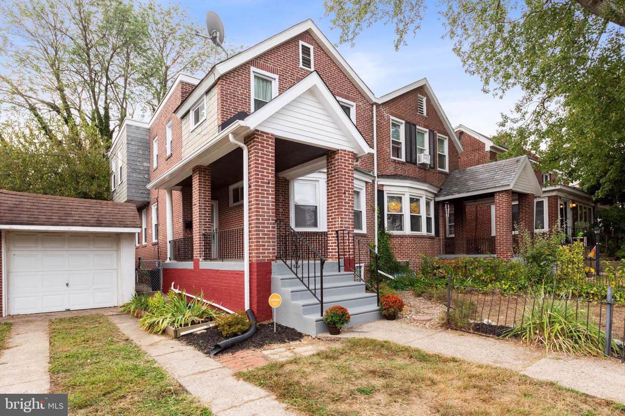 700 30TH Street - Photo 1
