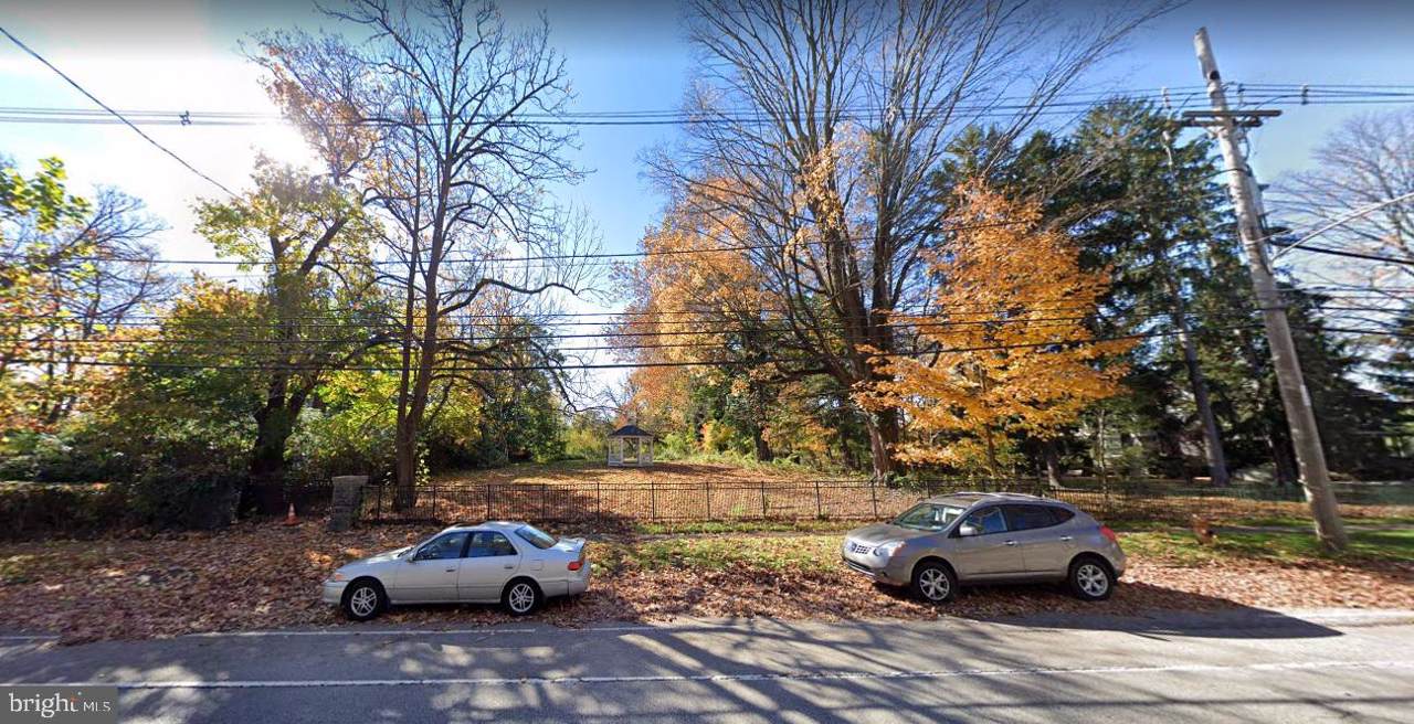 2452 Bryn Mawr Avenue - Photo 1