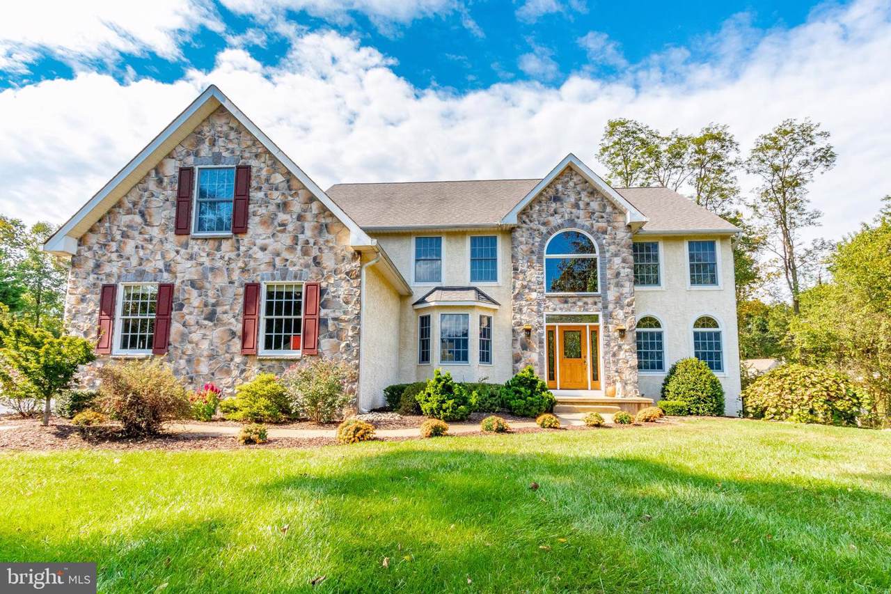 10 Swan Lake Drive - Photo 1