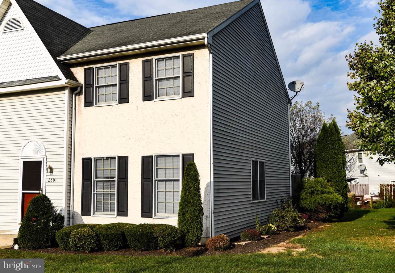 2801 Hampton Lane - Photo 1