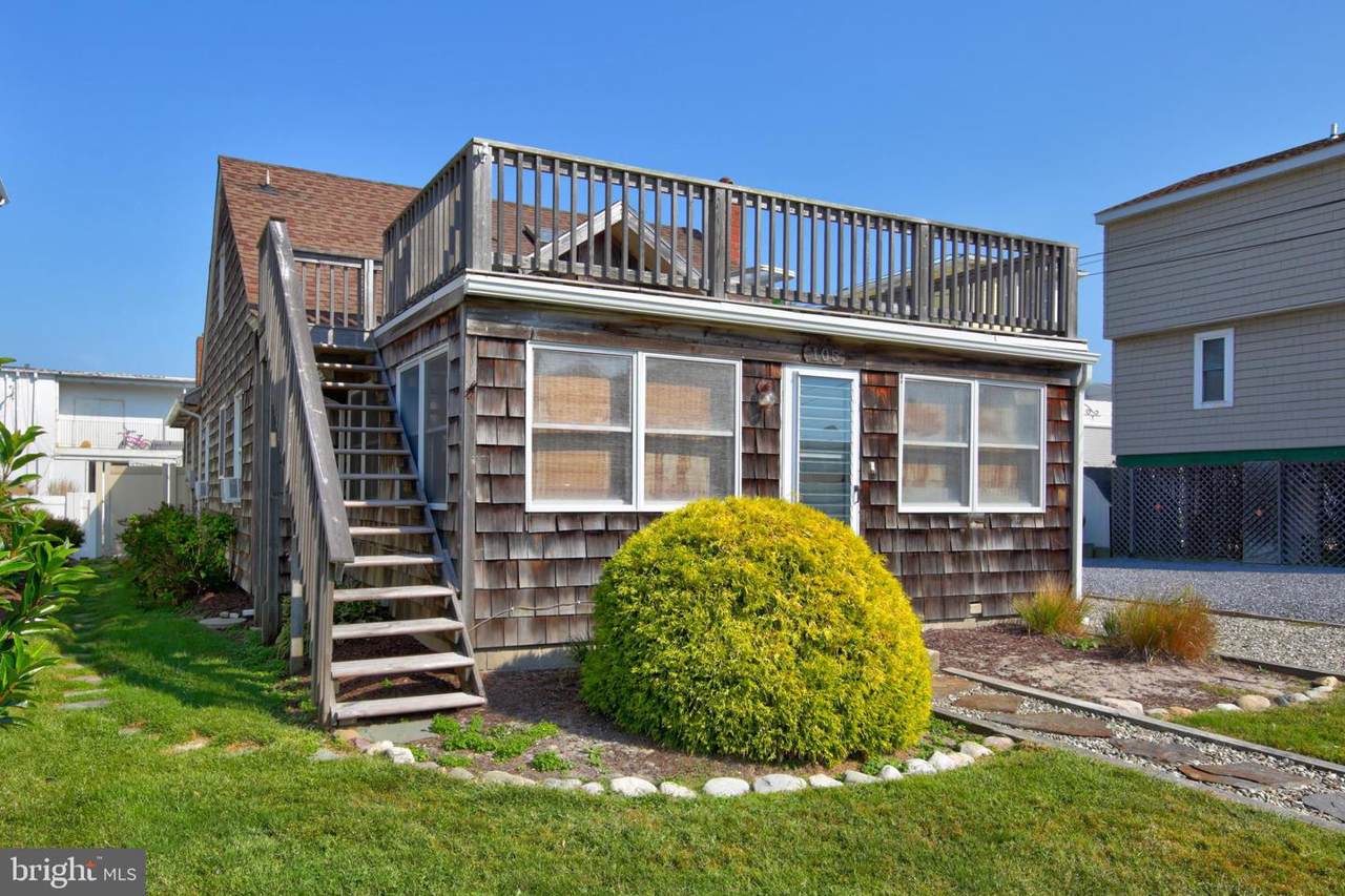 105 Hollywood Street - Photo 1