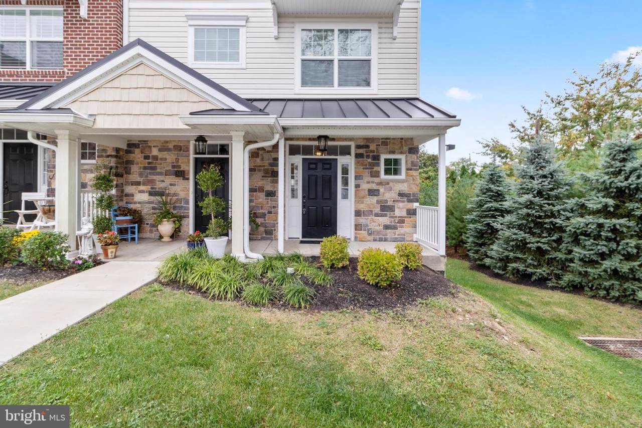 313 Waltons Way - Photo 1