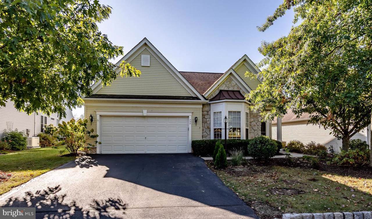 742 Village Avenue - Photo 1