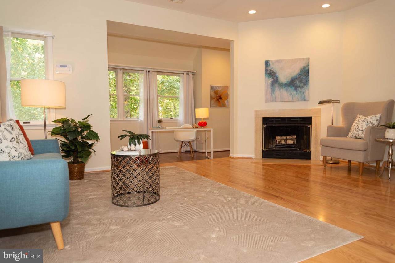 2700 Summerview Way - Photo 1