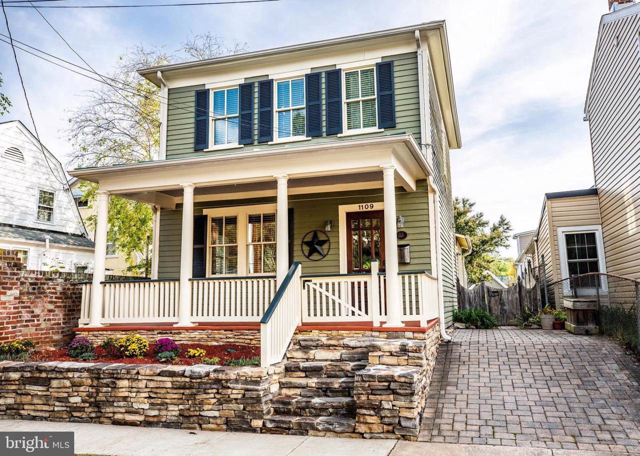 1109 Douglas Street - Photo 1