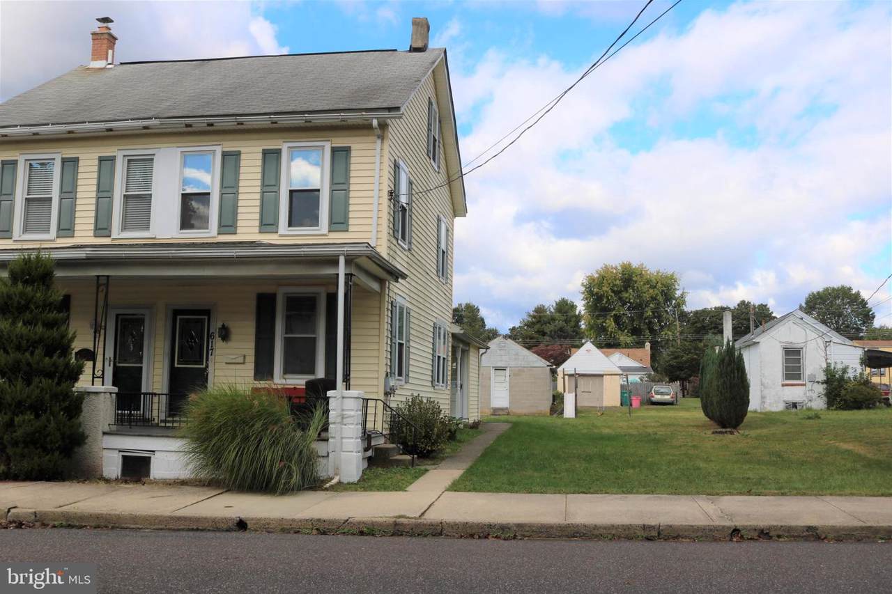 617 Vine Street - Photo 1