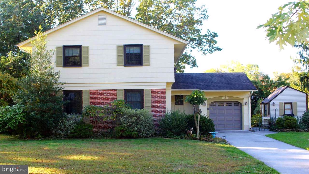 19 Carriage Lane - Photo 1