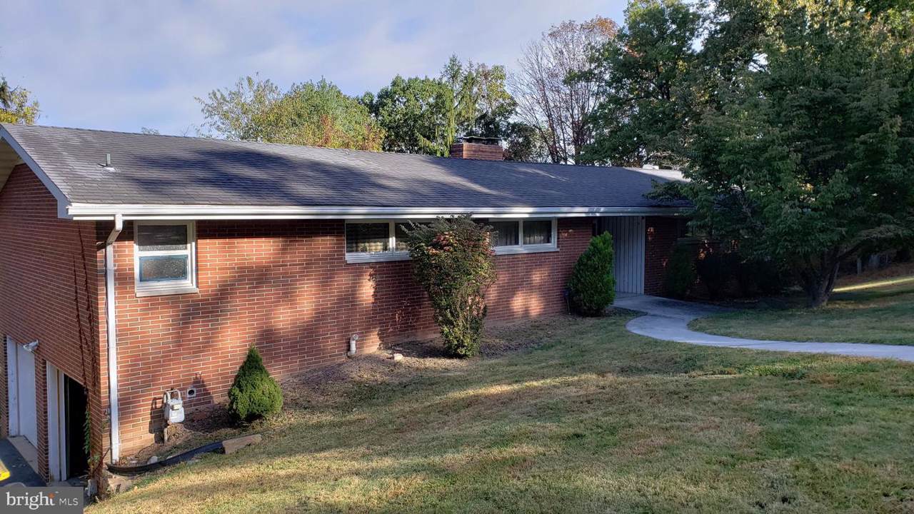 106 Sunset Drive - Photo 1