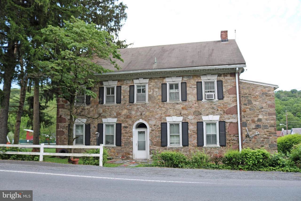 560 Reading Avenue - Photo 1
