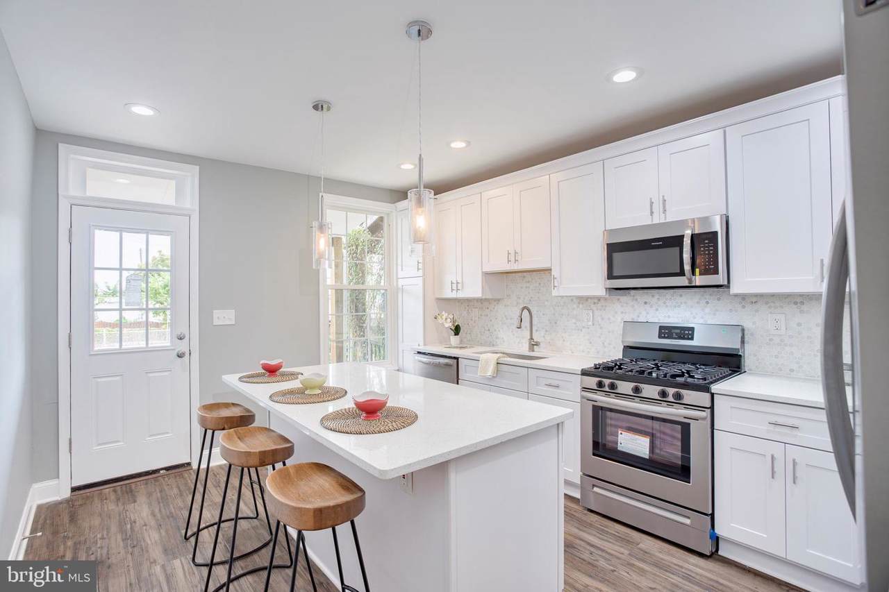 713 34TH Street - Photo 1