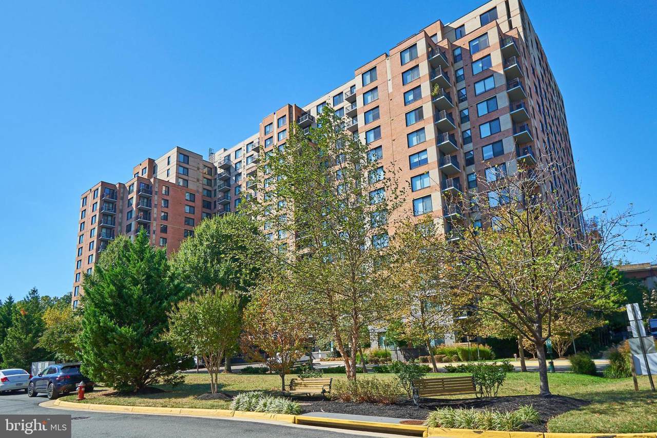2451 Midtown Avenue - Photo 1