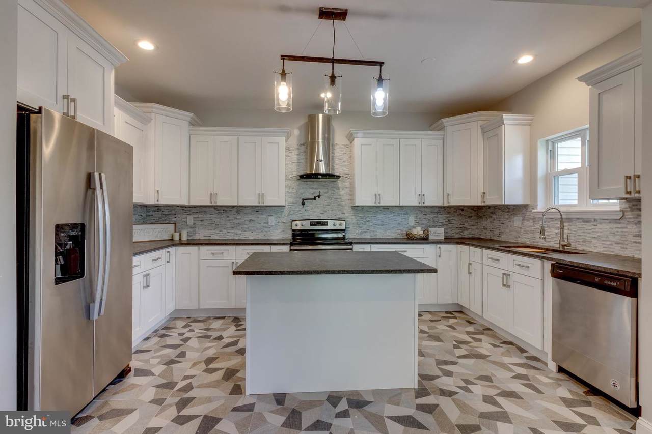 8 Price Lane - Photo 1
