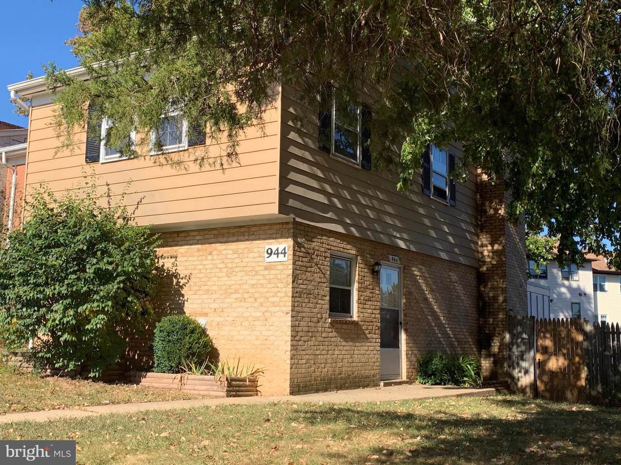 944 Park Avenue - Photo 1