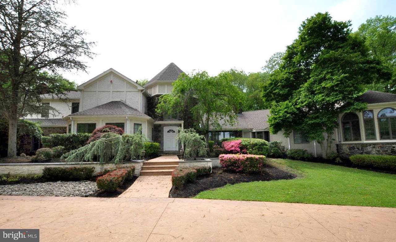10 Tudor Lane - Photo 1