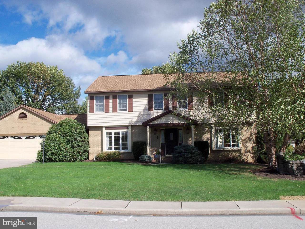 810 Wellington Drive - Photo 1