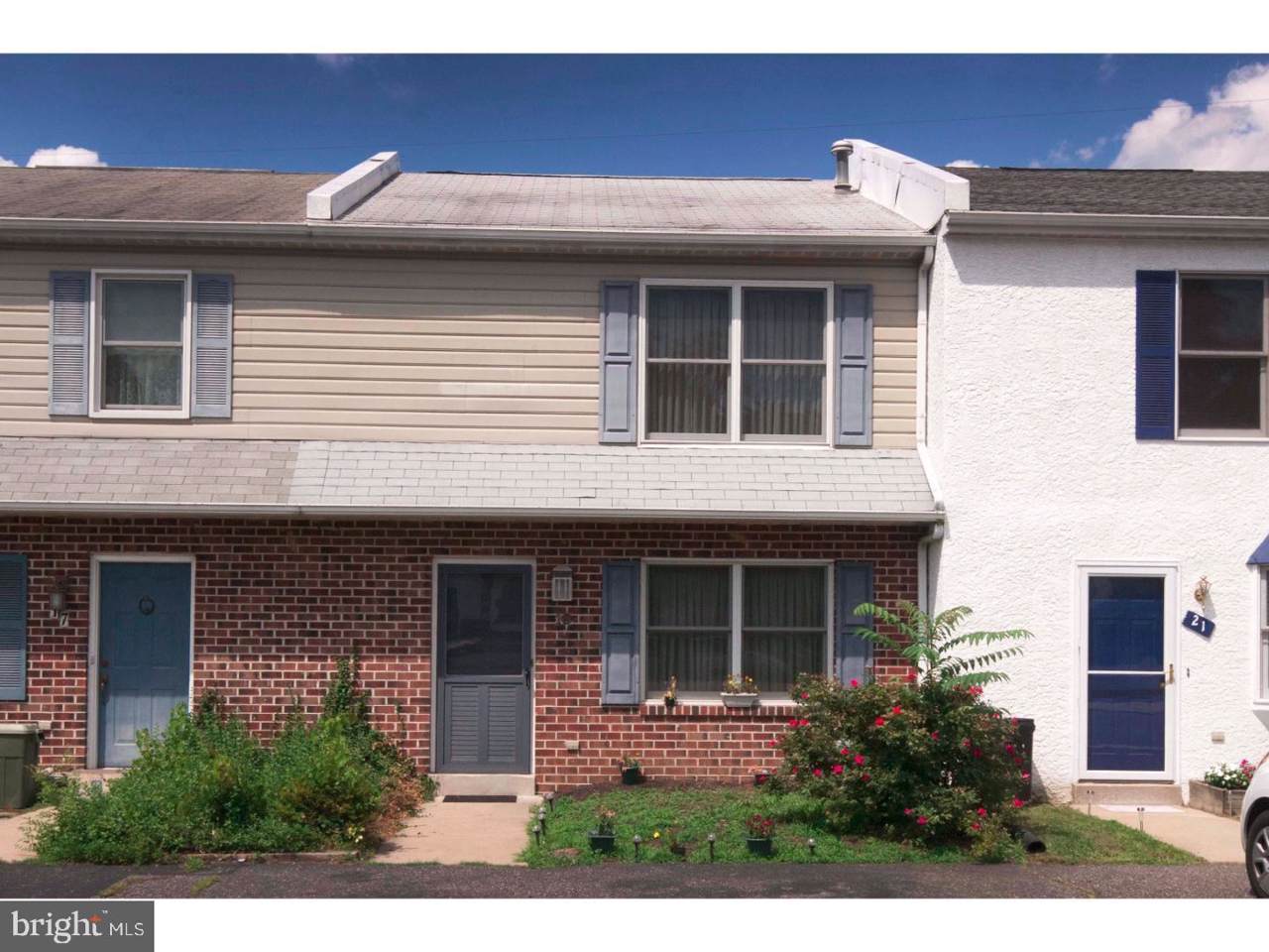 19 Kingston Terrace - Photo 1
