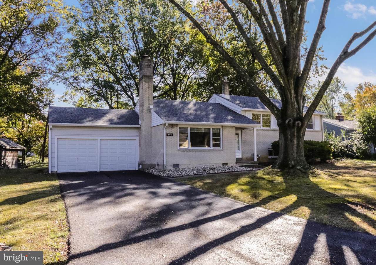 200 Dakota Avenue - Photo 1