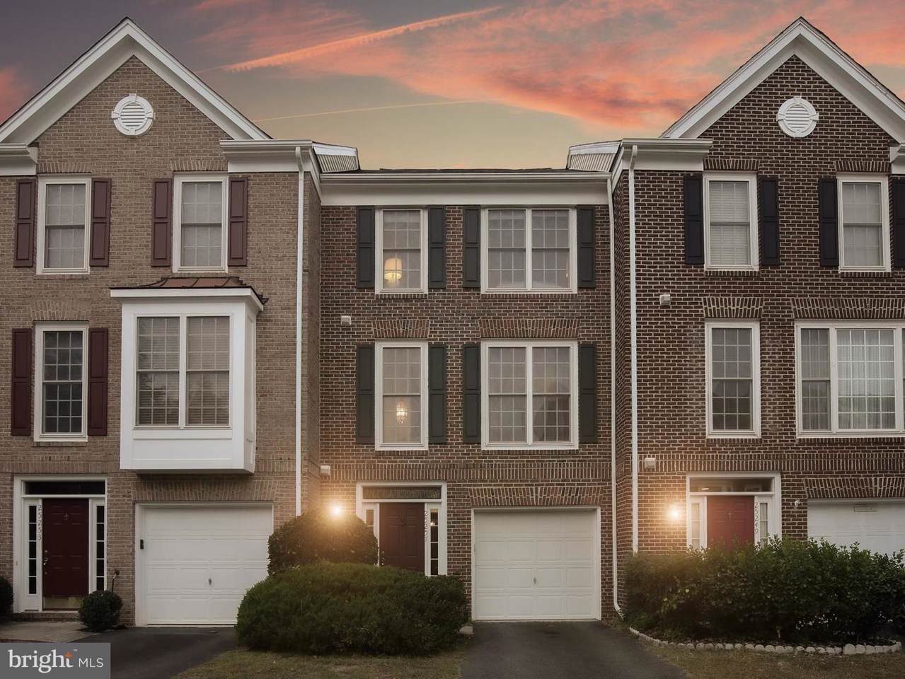 25251 Dunvegan Square - Photo 1